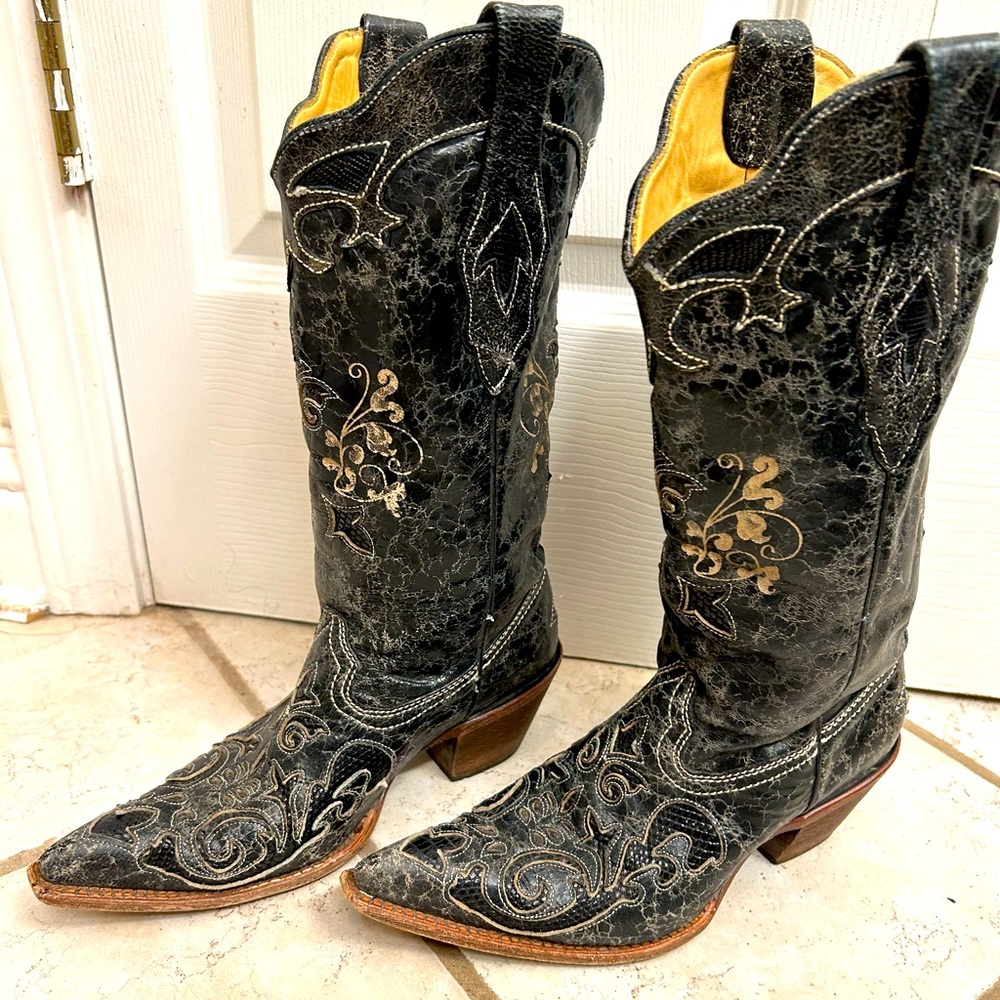 Size 7 corral cowboy boots - black
